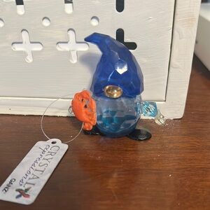 CRYSTALN Gnome Figurine with Blue Hat holding a crab. NWT